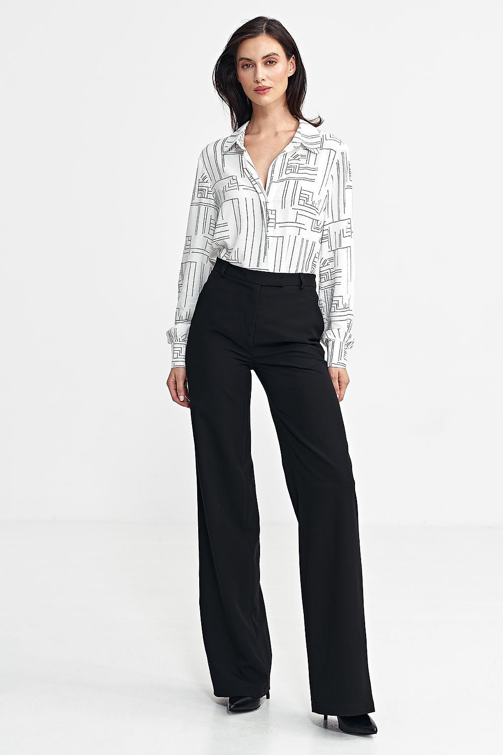 Elevate your wardrobe with the Nife Model 200387 trousers