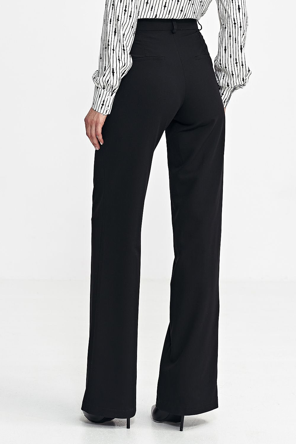 Elevate your wardrobe with the Nife Model 200387 trousers