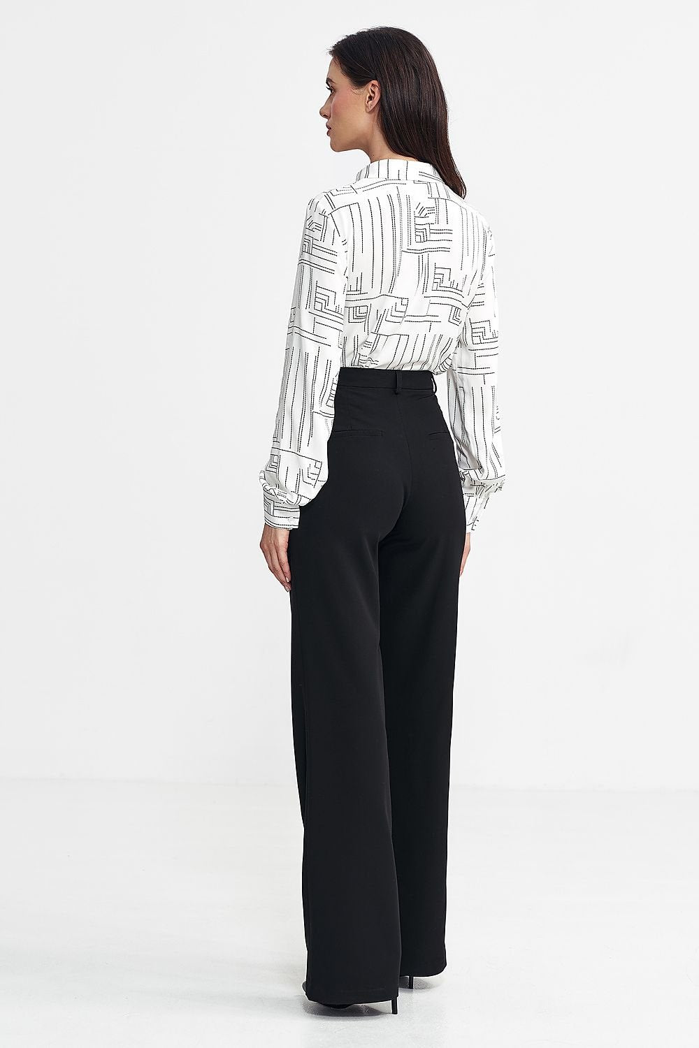 Elevate your wardrobe with the Nife Model 200387 trousers