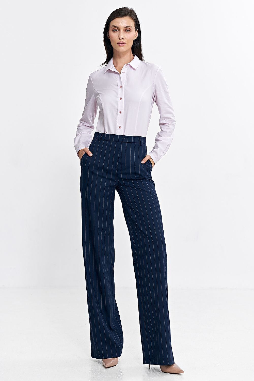 Elevate your everyday style with Nife���s Model 200390 trousers.