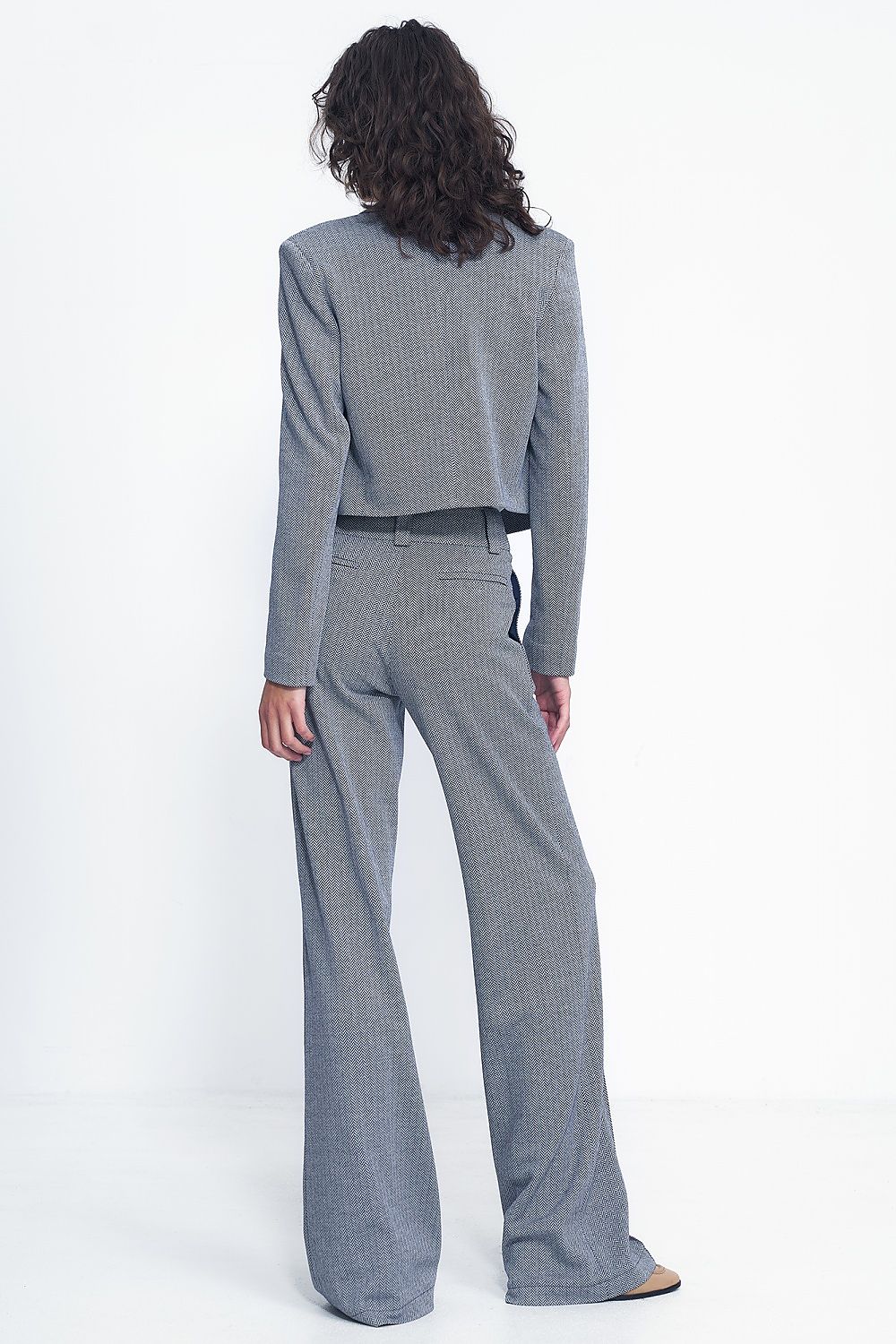 Rediscover classic sophistication with Nife���s Model 185192 wide-leg trousers