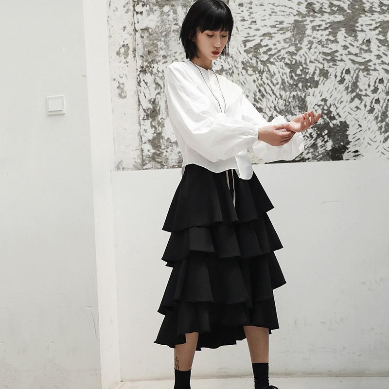 Woman wearing white Ai Enkei Loop Sleeve Shirt with dramatic balloon sleeves.