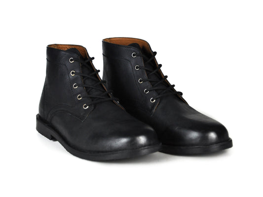 Experience timeless versatility with The Grover in classic black buffalo leather.