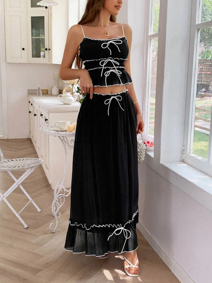 features a charming square neck cami with delicate frill detailing and matching maxi skirt.