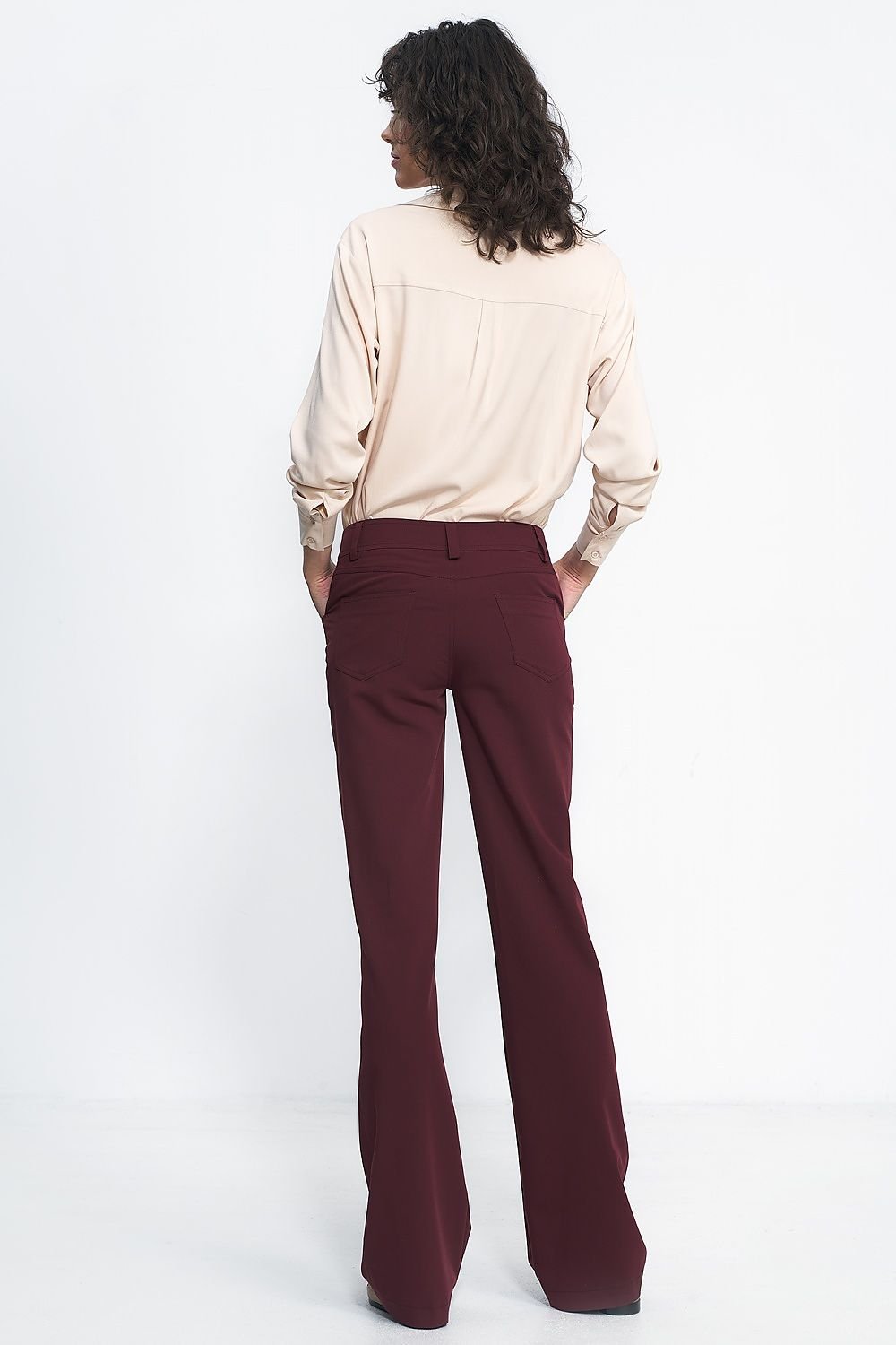 Timeless and versatile, Nife���s Model 187963 bootcut trousers are a wardrobe essential.