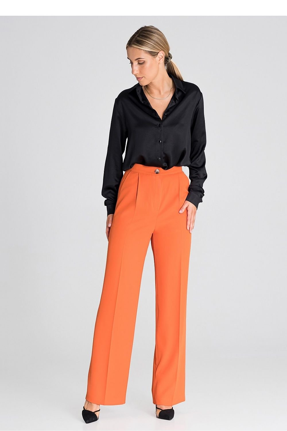Discover sophistication with our elegant long sleeve shirt by Figl.