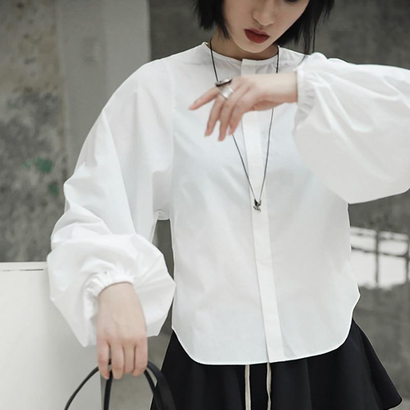 Woman wearing white Ai Enkei Loop Sleeve Shirt with dramatic balloon sleeves.