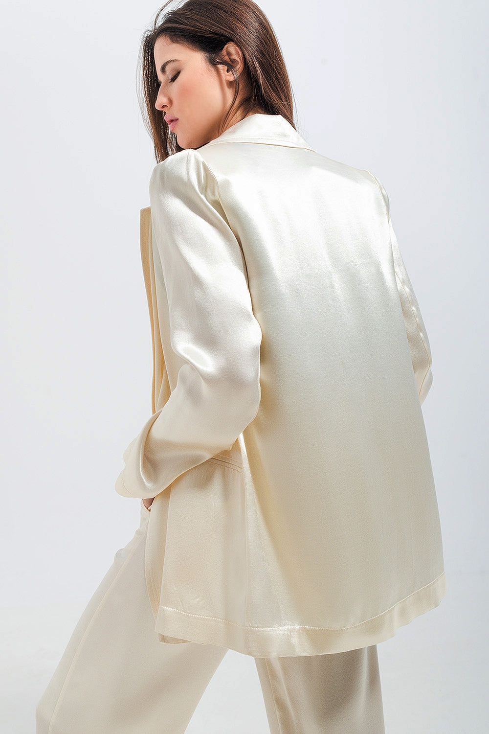 Elevate your formal and evening wear collection with our sophisticated Satin Blazer in Cream.